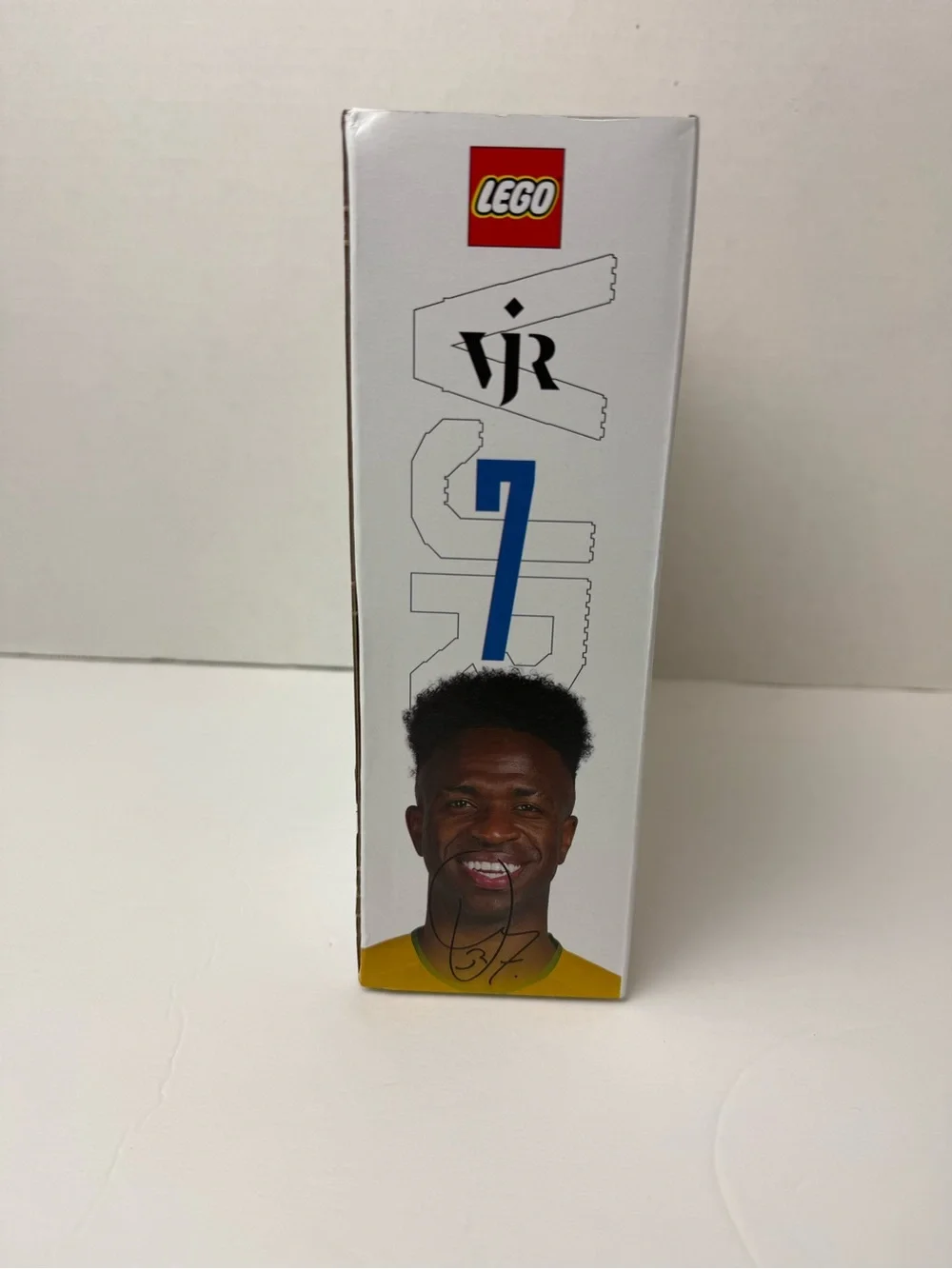Lego Vini Jr. Soccer Highlights Display - Blue Green Yellow